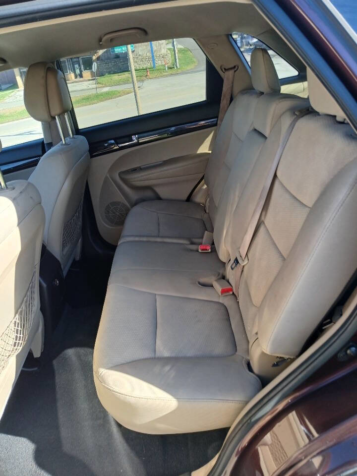 Used 2013 Kia Sorento LX w/ Third Row Pkg image 12