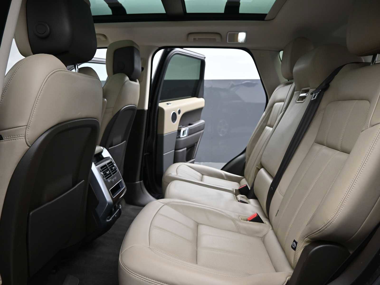 Used 2018 Land Rover Range Rover Sport HSE image 13