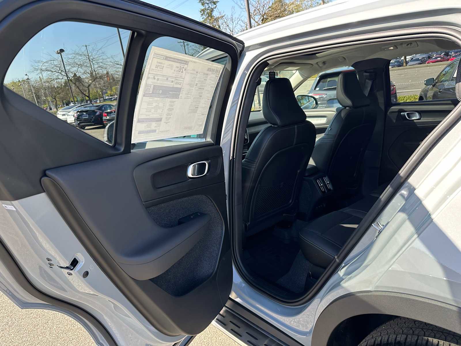 New 2025 Volvo XC40 B5 Ultra w/ Climate Package image 15