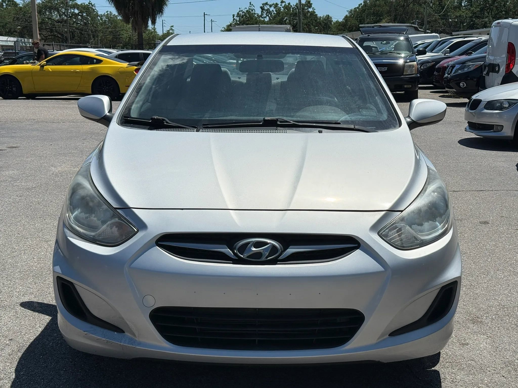 Used 2012 Hyundai Accent GLS FWD image 2
