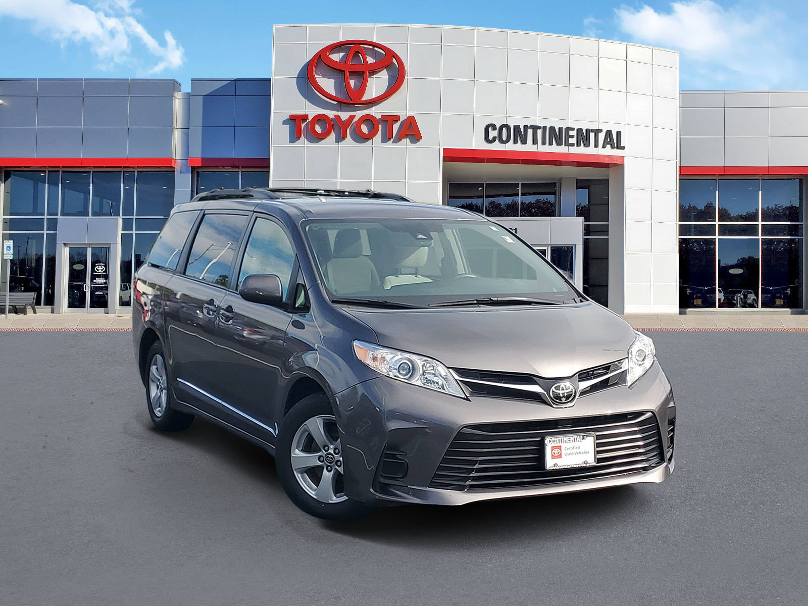 Certified 2019 Toyota Sienna LE FWD image 2
