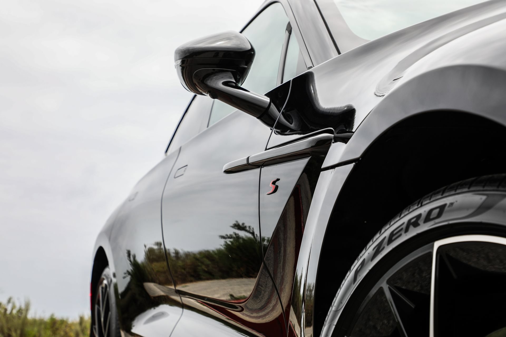 Used 2022 Aston Martin DBX AWD/4WD image 54