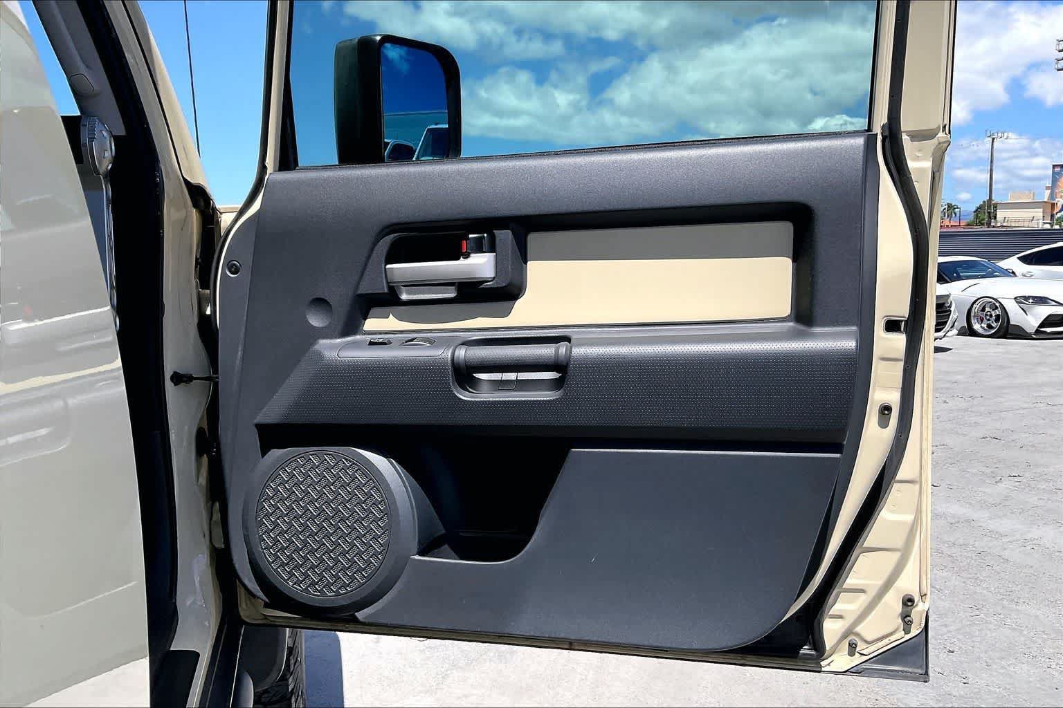 Used 2010 Toyota FJ Cruiser 4WD image 28