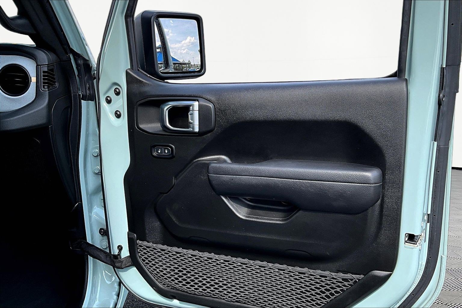 Used 2024 Jeep Wrangler Willys AWD/4WD image 27