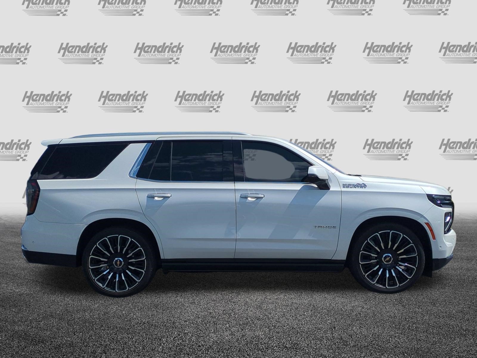 Used 2025 Chevrolet Tahoe High Country AWD/4WD image 9