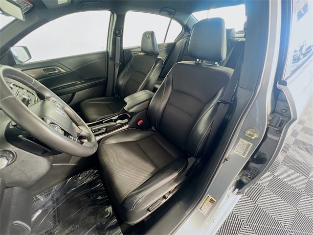Used 2017 Honda Accord Sport image 9