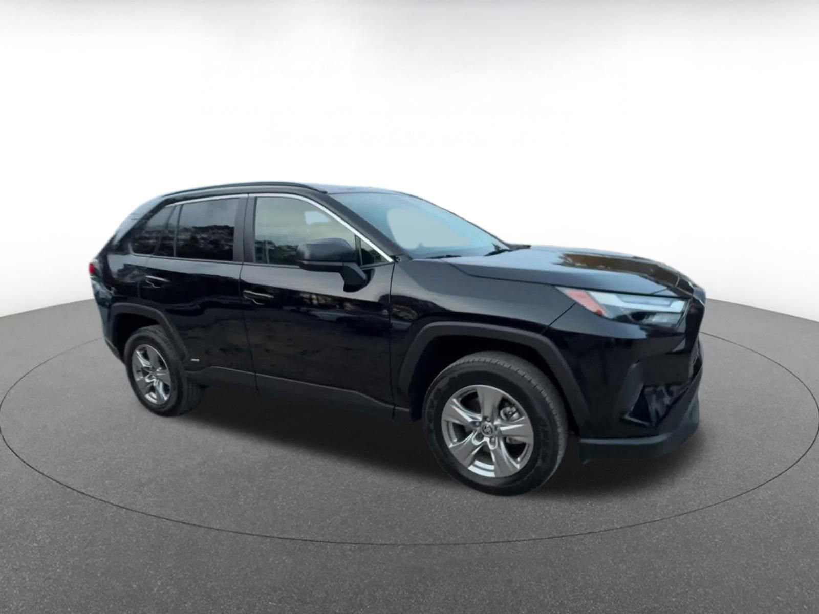 Used 2025 Toyota RAV4 LE image 2