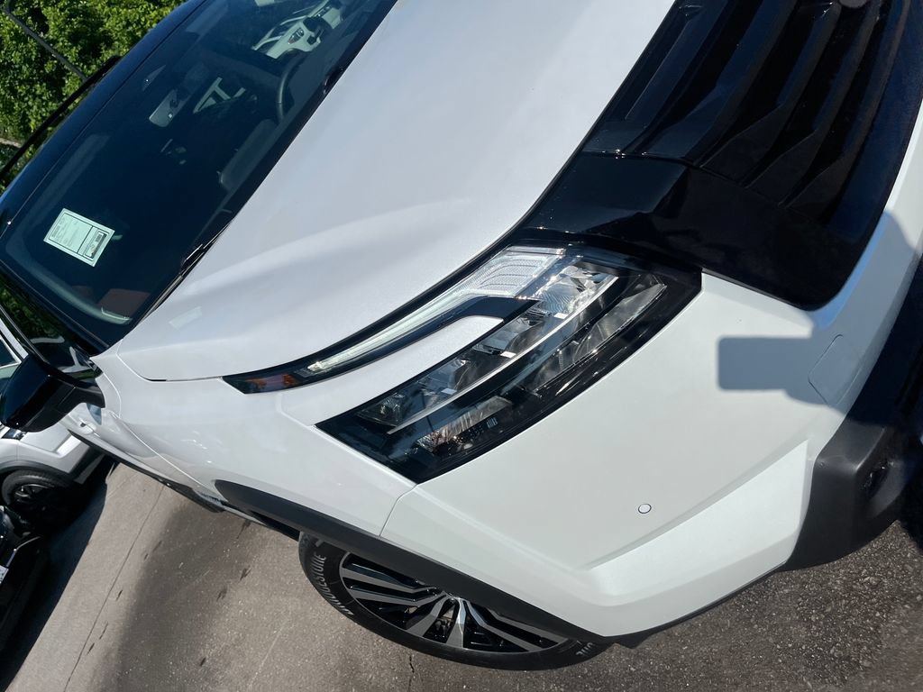 Used 2025 Nissan Pathfinder Platinum FWD image 38