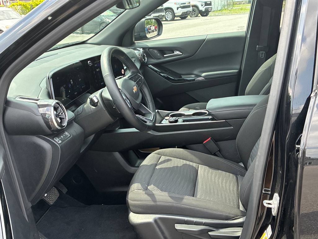 Used 2026 Chevrolet Equinox LT AWD/4WD image 10