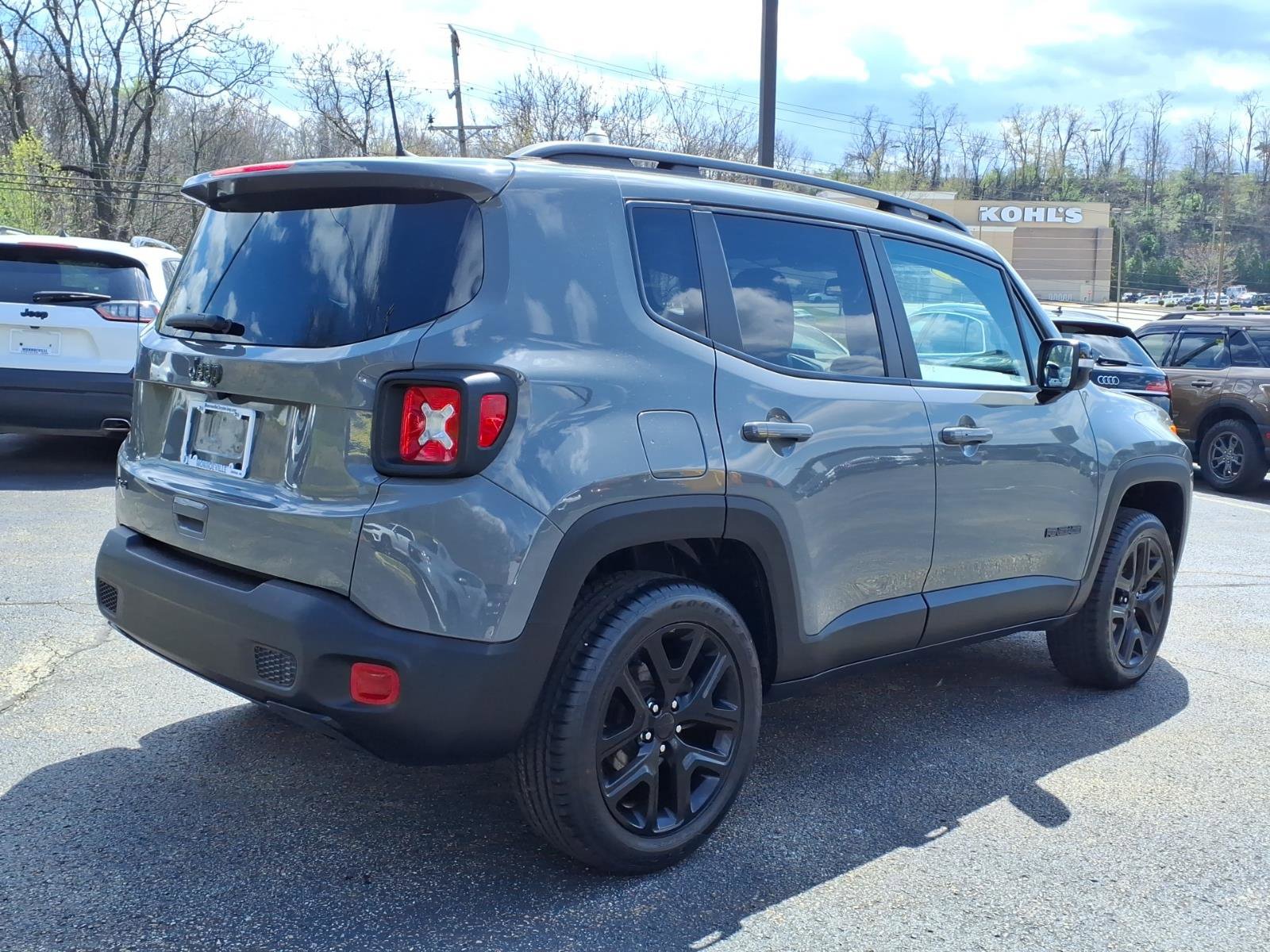Certified 2022 Jeep Renegade Altitude w/ Convenience Group AWD/4WD image 4