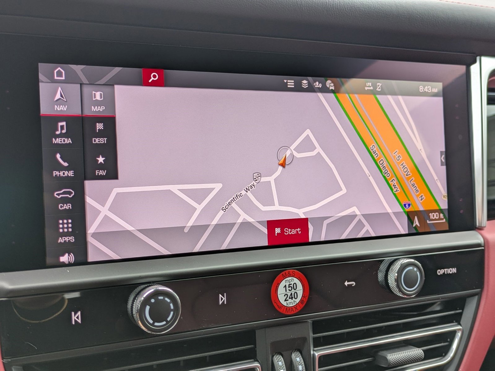 Certified 2025 Porsche Macan AWD/4WD image 18