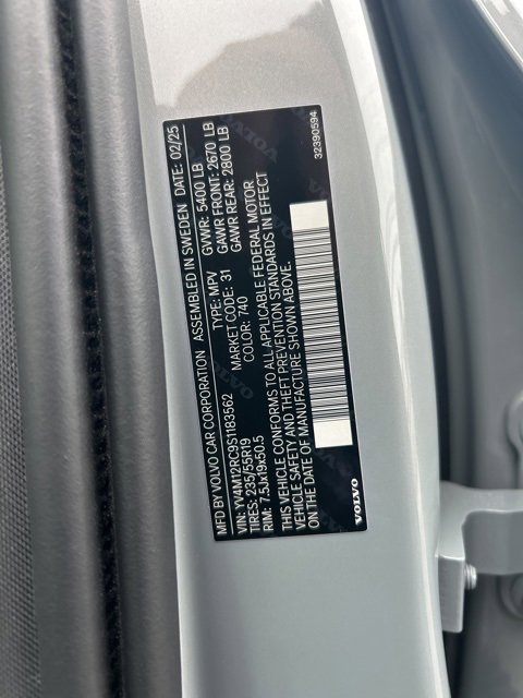 Certified 2025 Volvo XC60 B5 Plus image 28