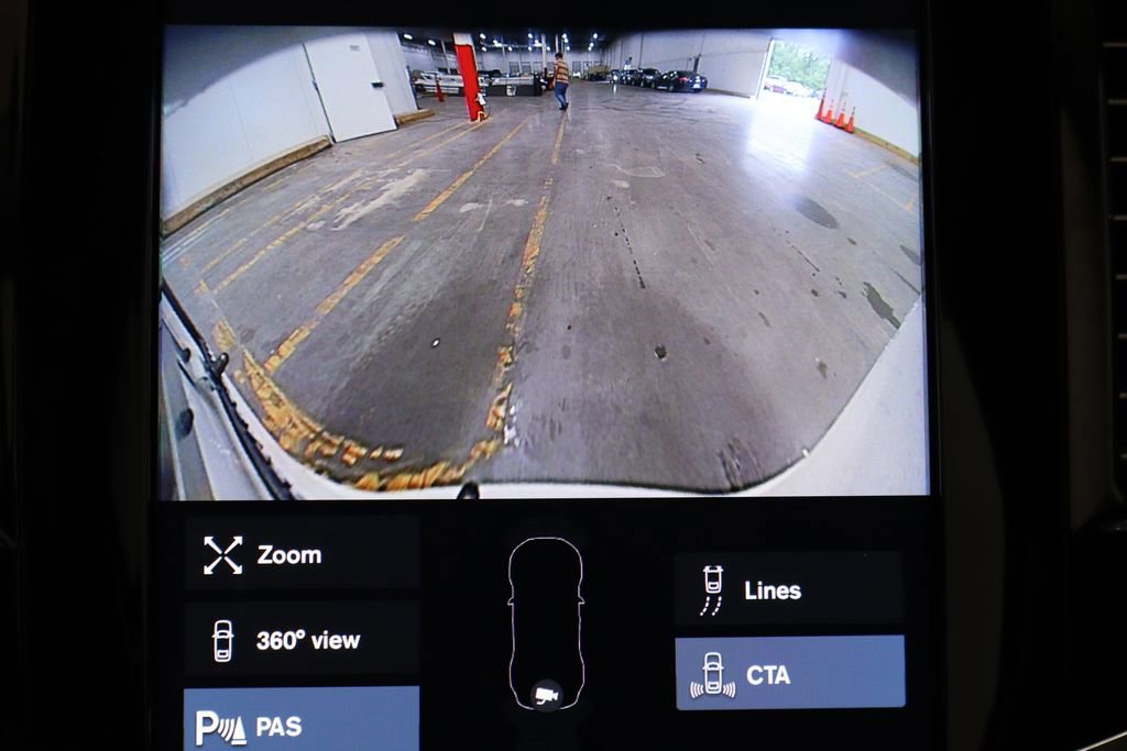 Used 2022 Volvo XC90 T6 Momentum w/ Advanced Package image 10