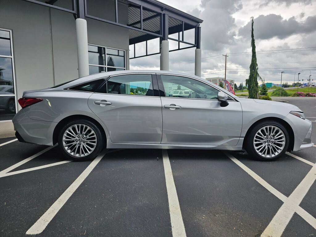 Used 2020 Toyota Avalon Limited w/ Advanced Safety Package FWD image 6