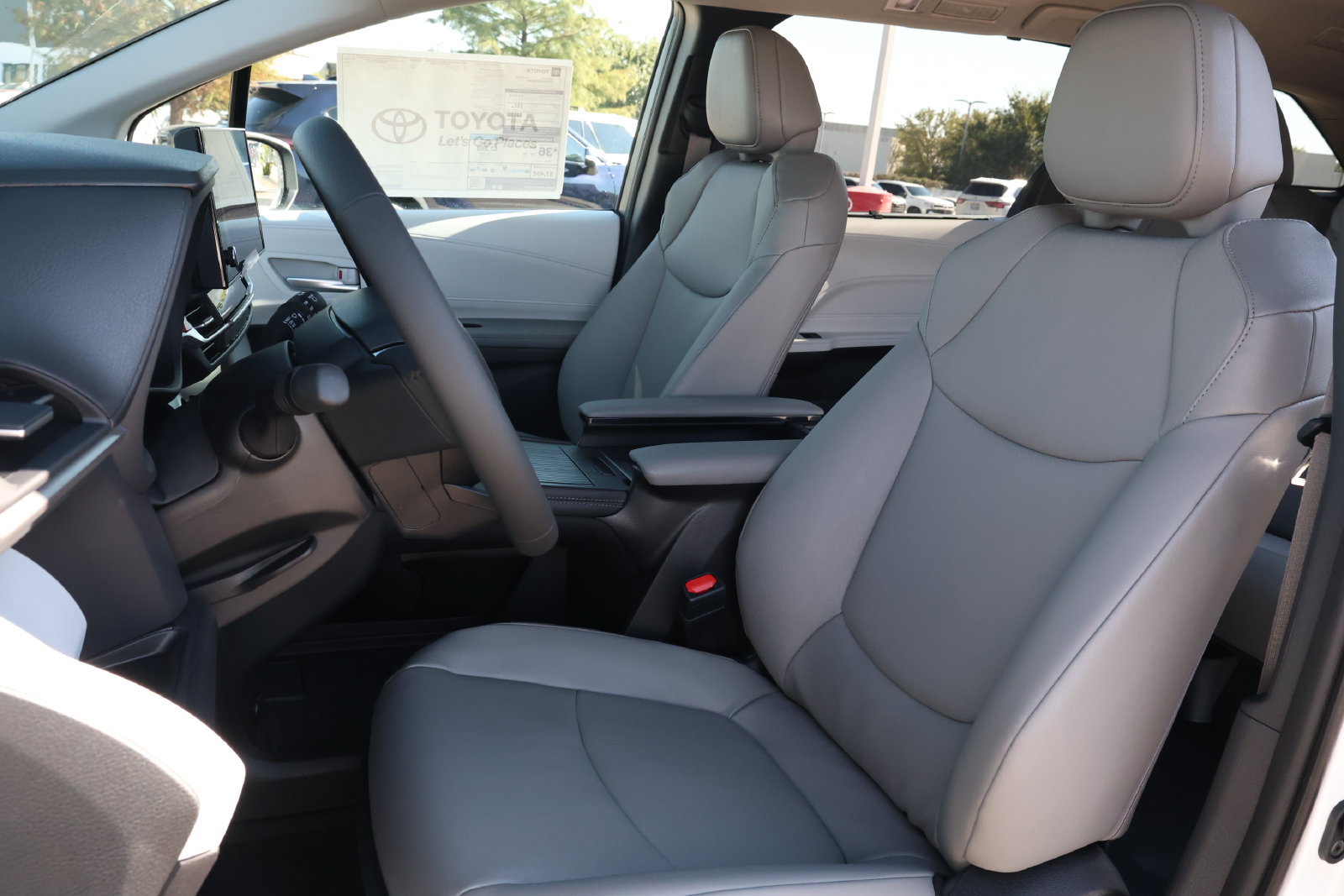 New 2026 Toyota Sienna XLE FWD image 27