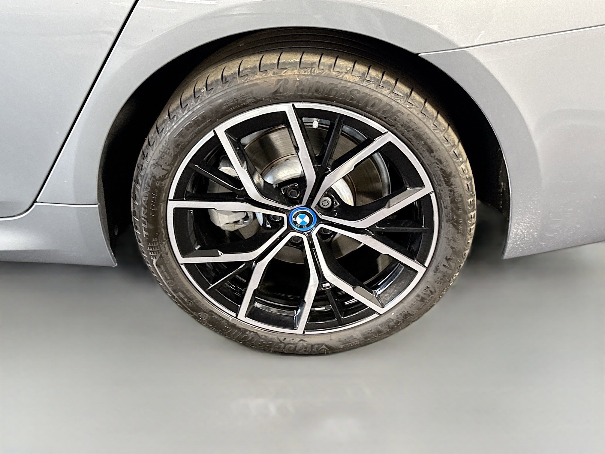 Used 2023 BMW 530e w/ M Sport Package image 37