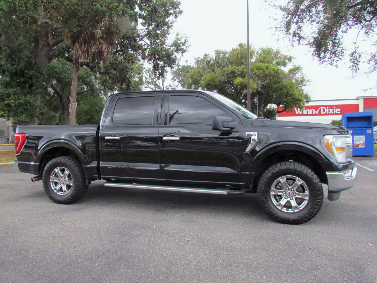Used 2022 Ford F150 XLT w/ Equipment Group 301A Mid image 11