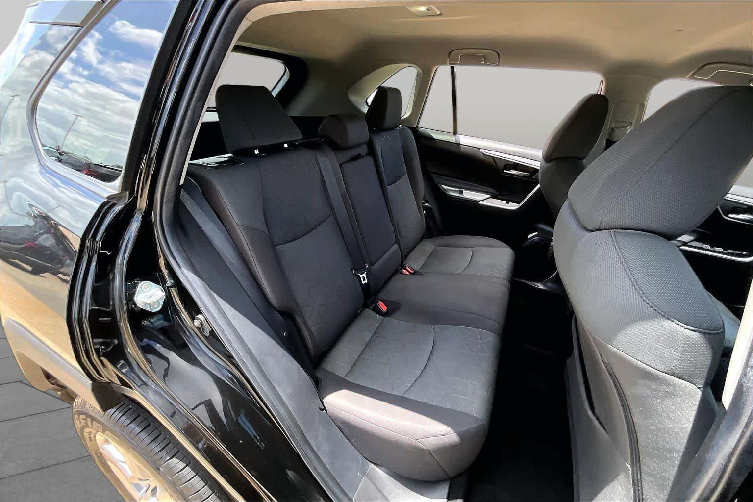 Used 2023 Toyota RAV4 XLE FWD image 20