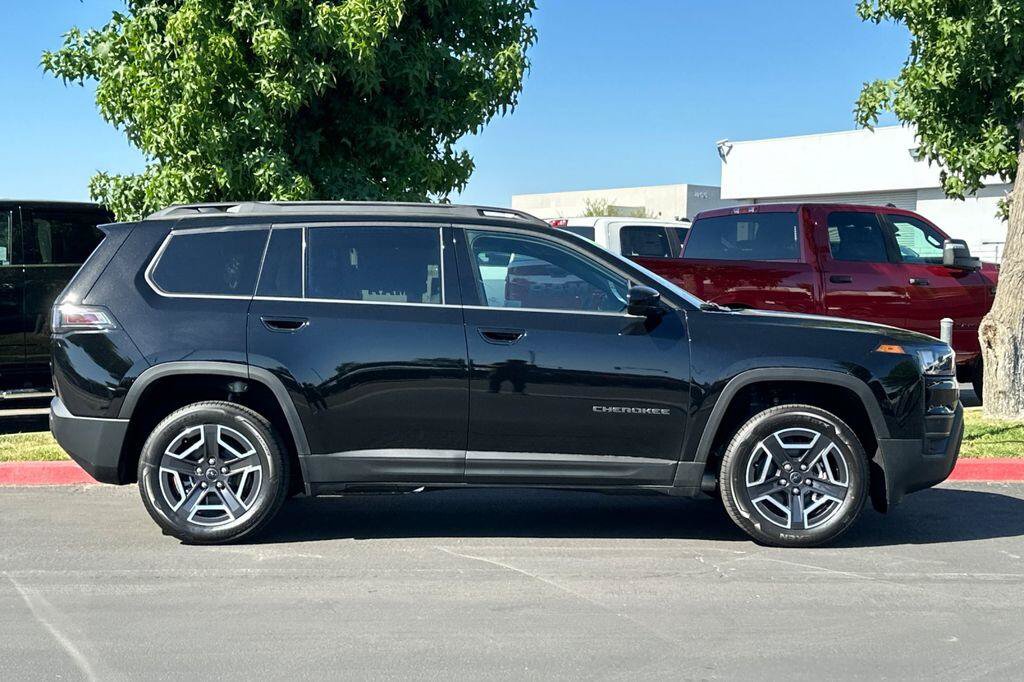 New 2026 Jeep Cherokee Laredo AWD/4WD image 3