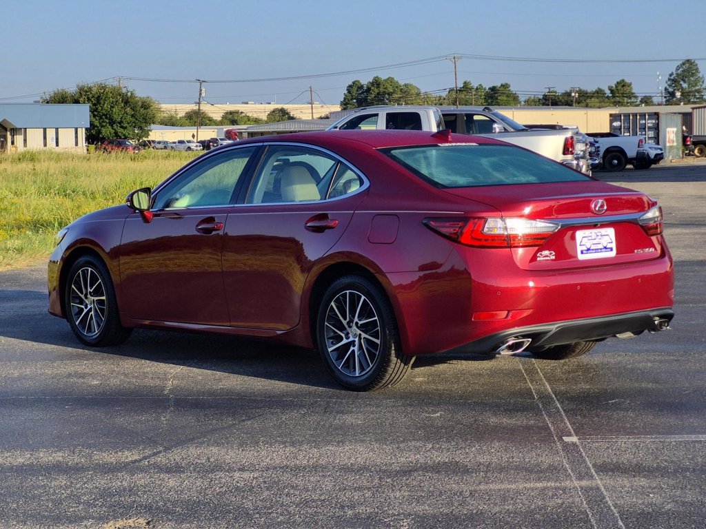 Used 2017 Lexus ES 350 w/ Luxury Package FWD image 4