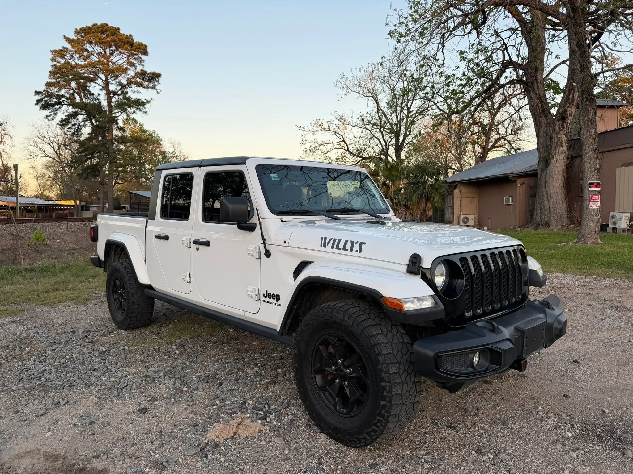 Used 2021 Jeep Gladiator Sport image 3