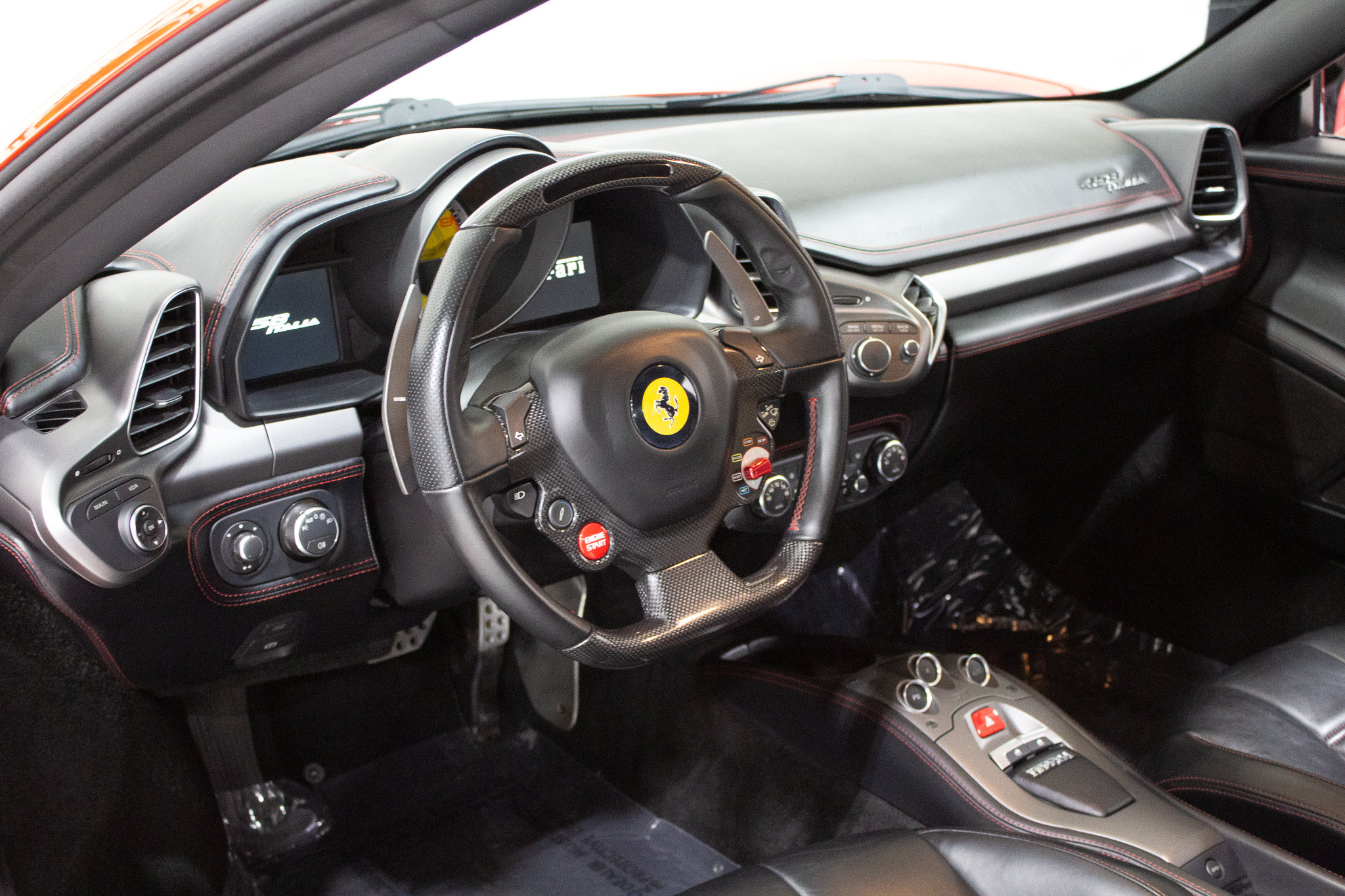 Used 2014 Ferrari 458 Italia Coupe RWD image 2