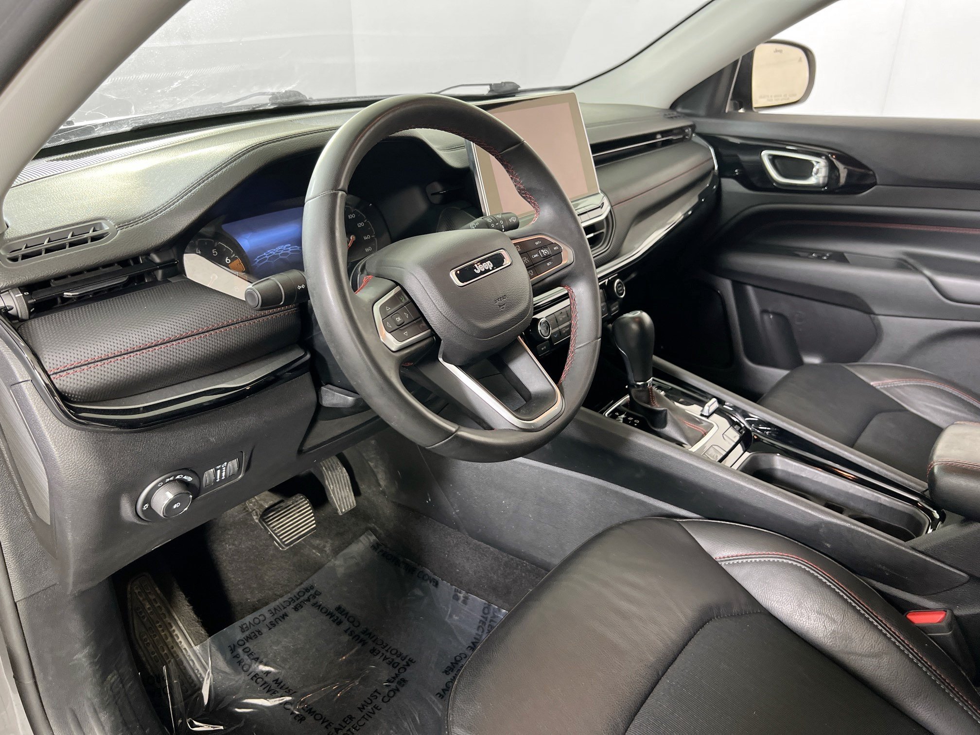Used 2022 Jeep Compass Trailhawk AWD/4WD image 9