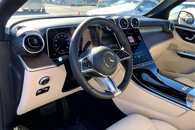 Used 2025 Mercedes-Benz GLC 350e 4MATIC image 14