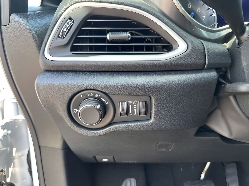 New 2026 Chrysler Voyager LX image 27