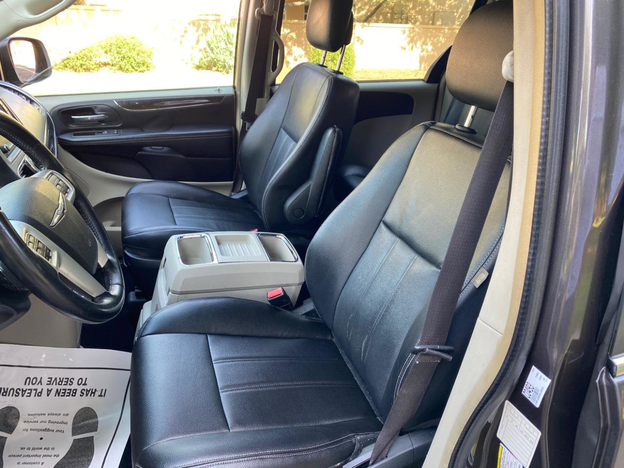 Used 2016 Chrysler Town & Country Touring FWD image 34