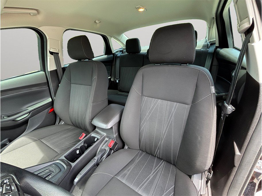 Used 2018 Ford Focus SE FWD image 14