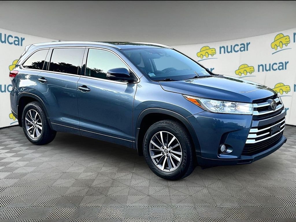 Used 2017 Toyota Highlander XLE AWD/4WD image 1