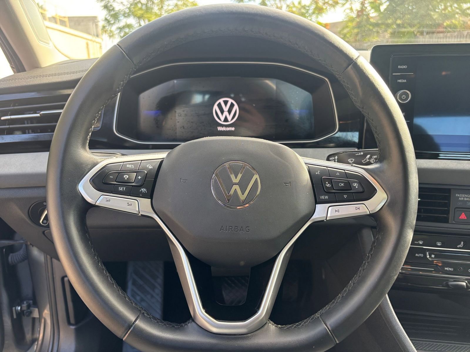 Used 2025 Volkswagen Jetta SE image 28