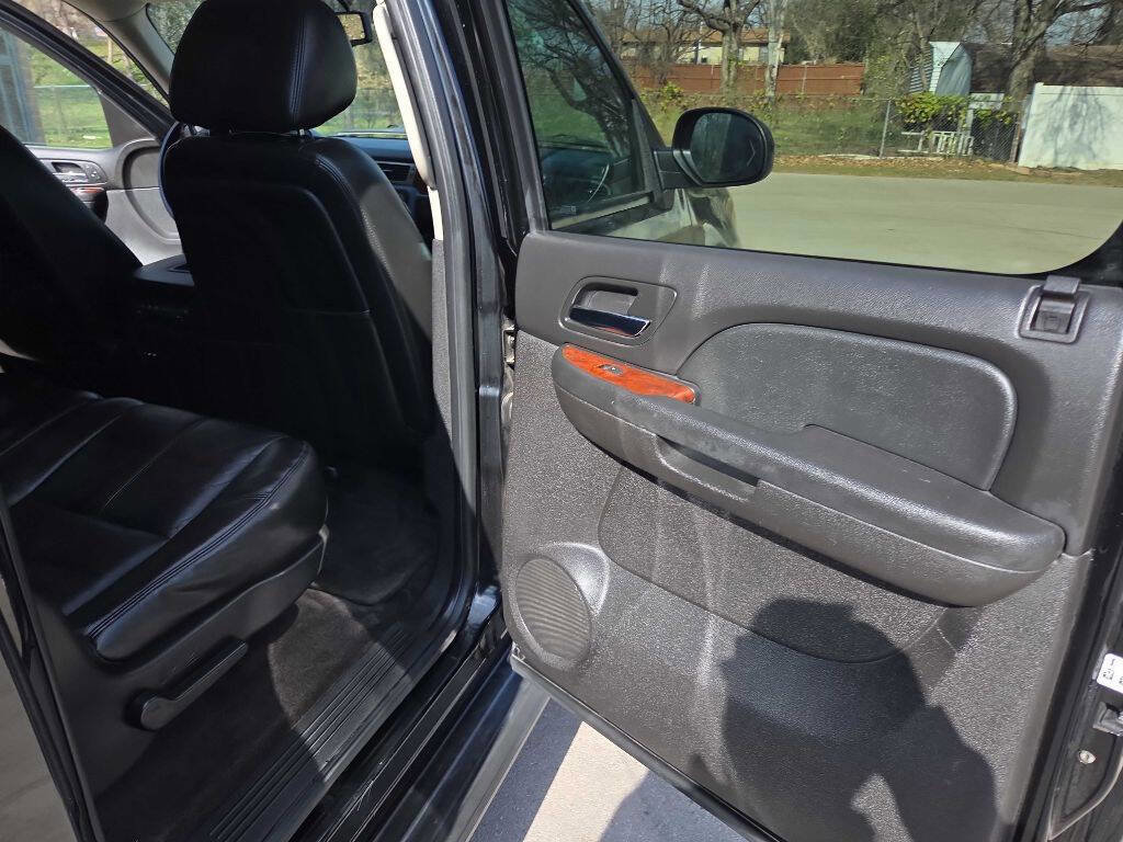 Used 2012 GMC Yukon XL SLT w/ SLT-2 Equipment Package image 31