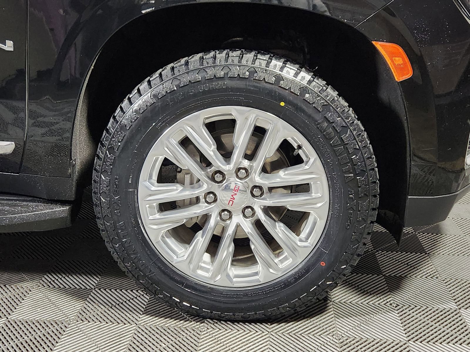 Used 2024 GMC Yukon SLT image 12