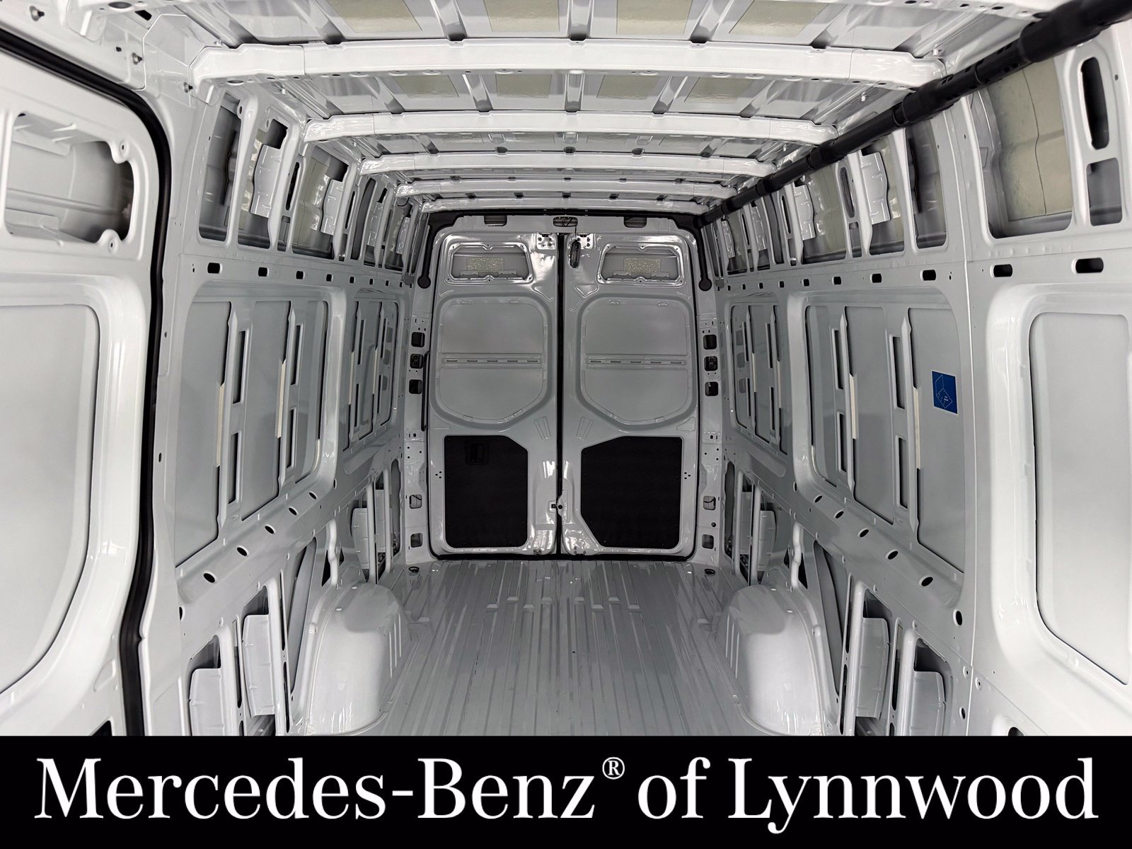 Used 2025 Mercedes-Benz Sprinter 2500 image 16