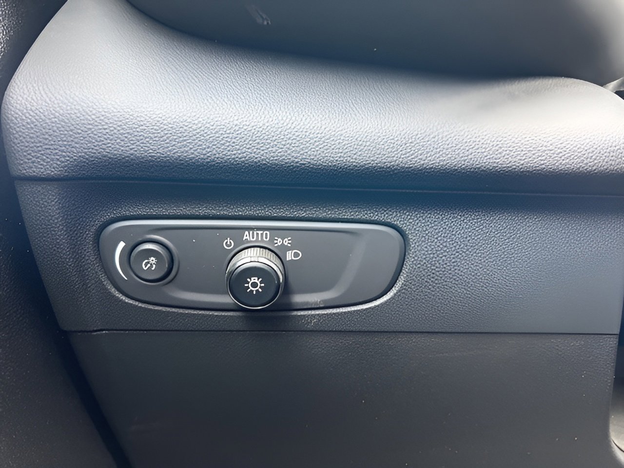 Used 2023 Buick Envision Preferred w/ Sport Touring Package image 22