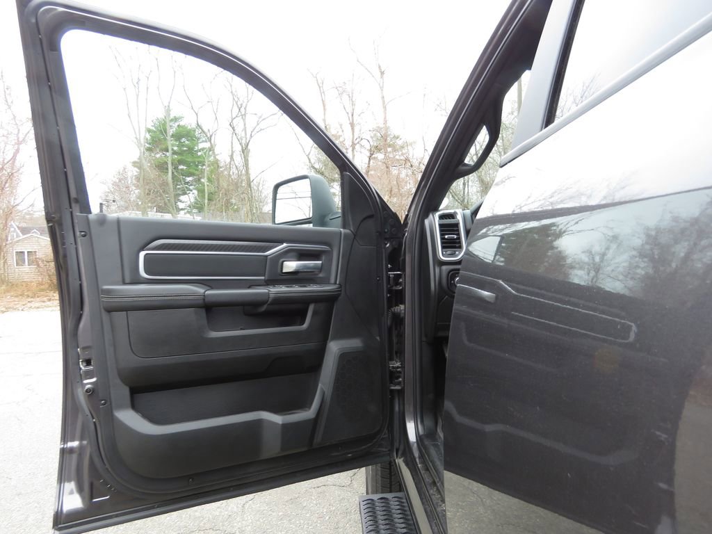 Used 2025 RAM 2500 Big Horn AWD/4WD image 9