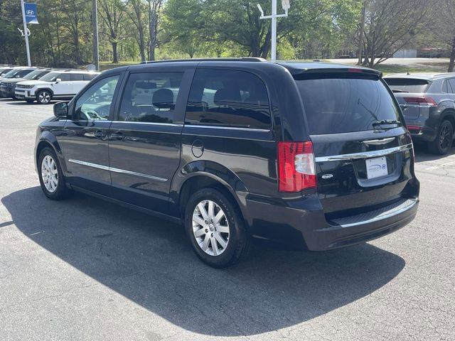 Used 2013 Chrysler Town & Country Touring image 4