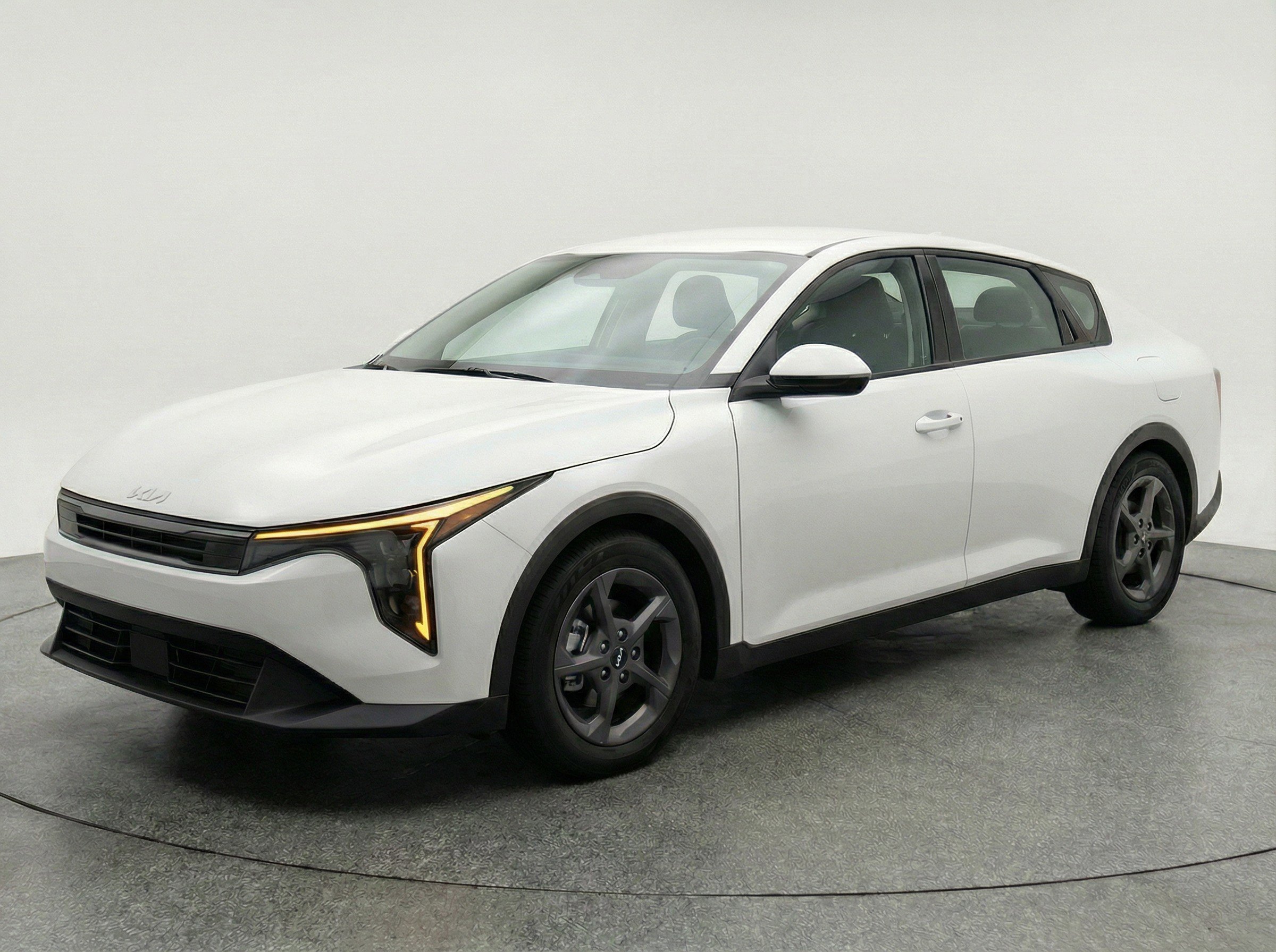 Used 2025 Kia K4 FWD image 3