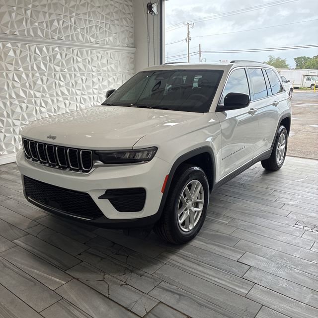 Used 2024 Jeep Grand Cherokee Laredo X w/ Trailer Tow Package AWD/4WD image 1
