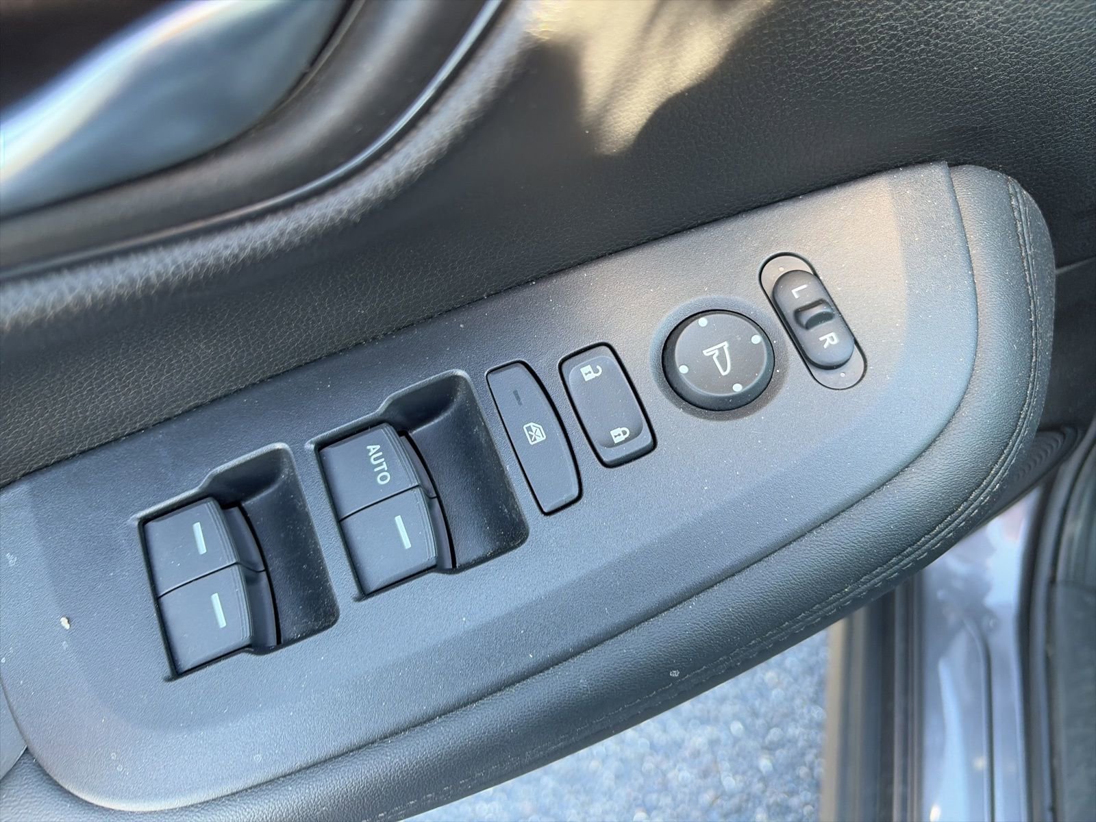 Used 2023 Honda HR-V LX image 11