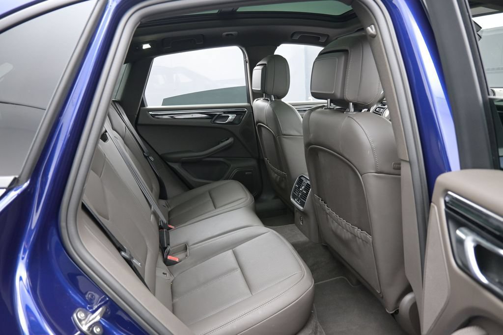 Certified 2026 Porsche Macan AWD/4WD image 27