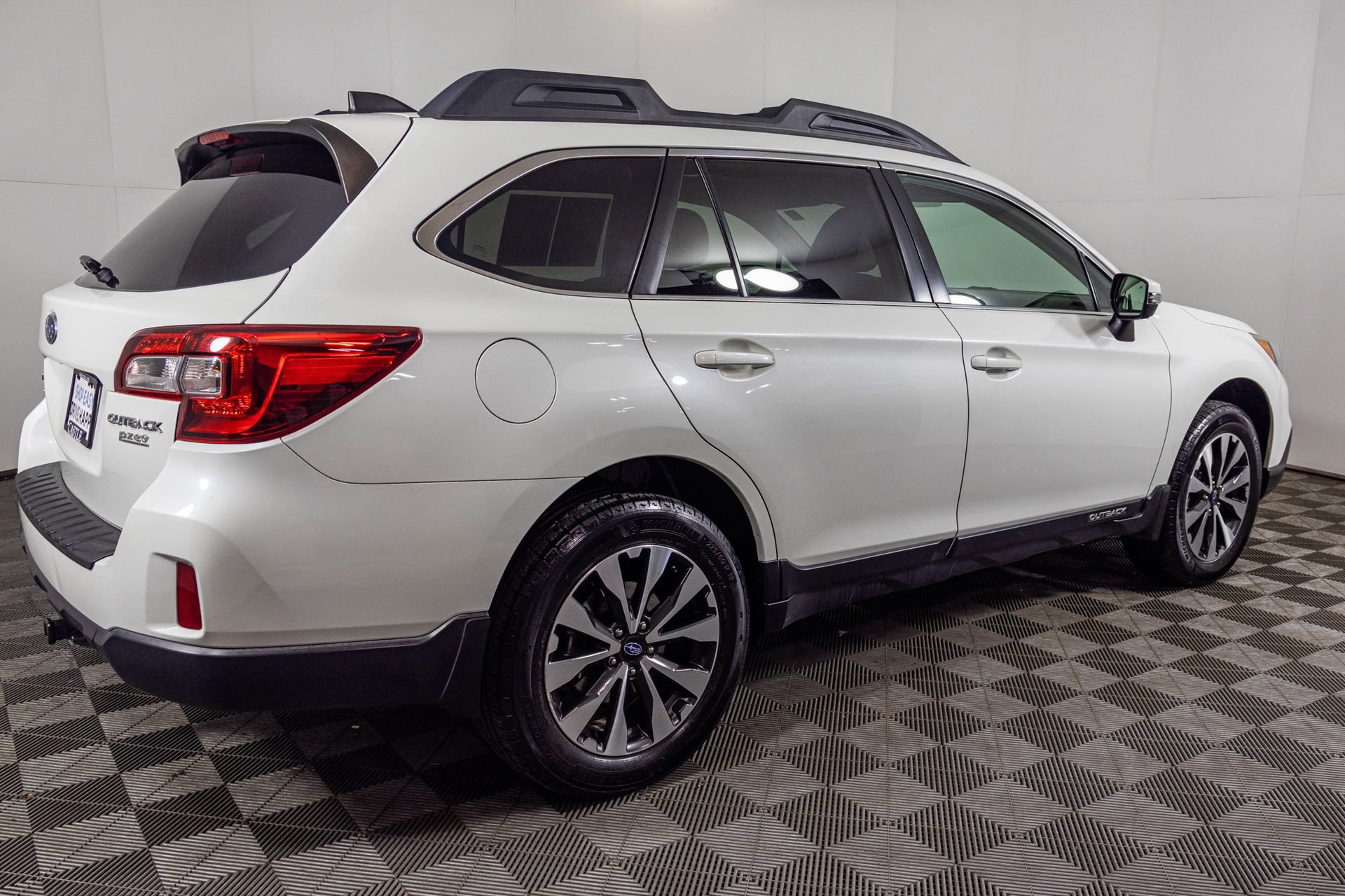 Used 2017 Subaru Outback 2.5i Limited w/ Popular Package #5 image 16