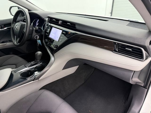 Used 2020 Toyota Camry LE image 9