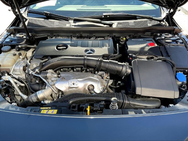 Used 2023 Mercedes-Benz CLA 250 4MATIC image 32