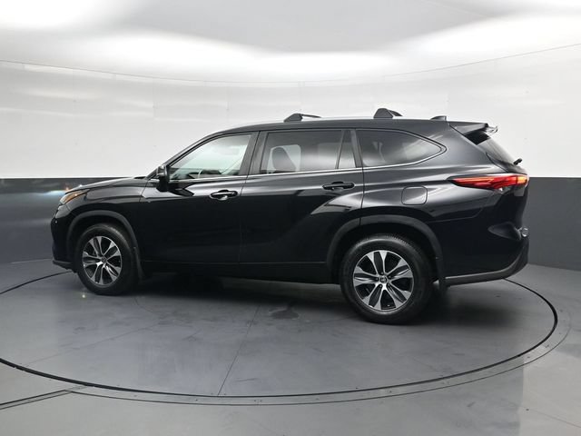 Used 2023 Toyota Highlander XLE AWD/4WD image 6