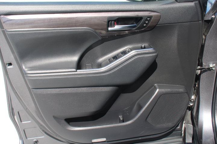 Used 2022 Toyota Highlander Platinum AWD/4WD image 10