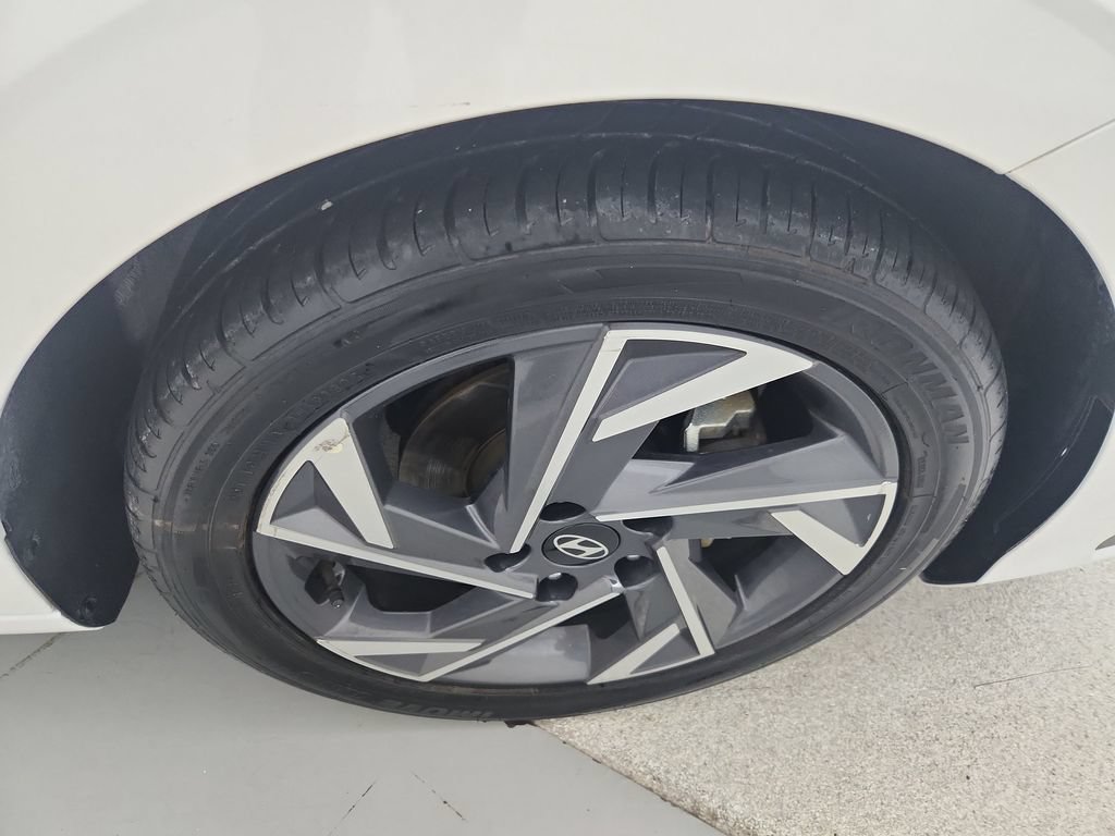 Used 2025 Hyundai Elantra Limited FWD image 37
