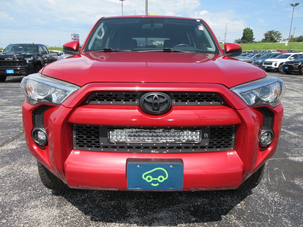 Used 2018 Toyota 4Runner SR5 AWD/4WD image 8